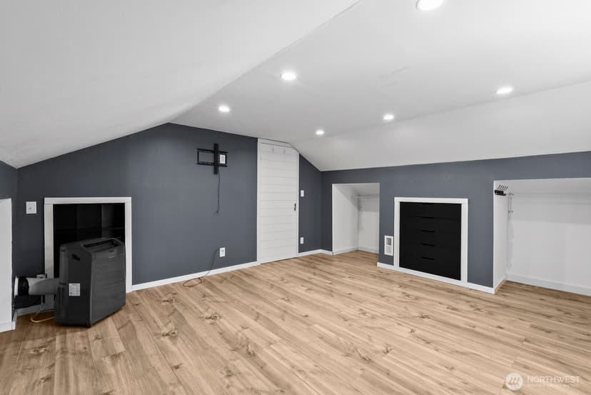 Property photo for 9723 Forest Avenue SW, Lakewood photo 23