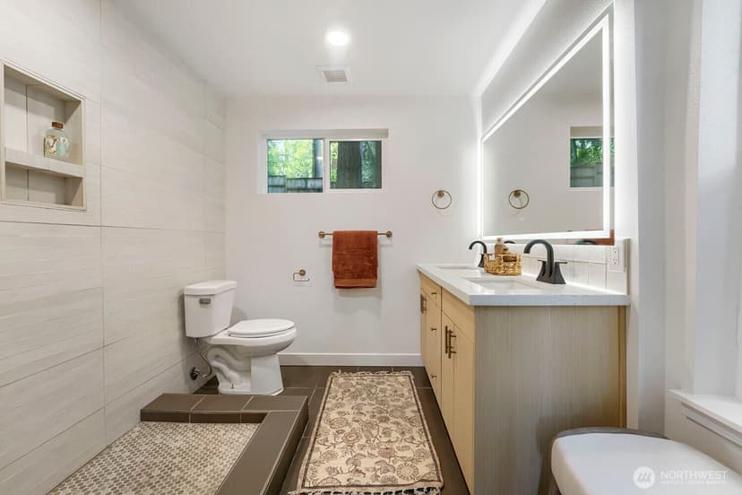 Property photo for 16051 21st Avenue SW, Burien photo 18