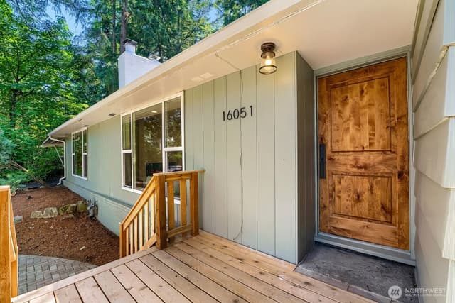 Property photo for 16051 21st Avenue SW, Burien photo 3