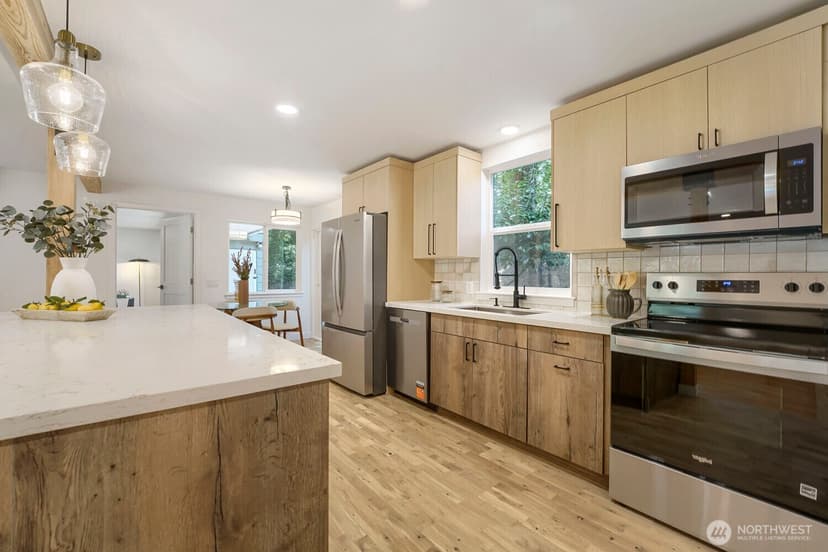 Property photo for 16051 21st Avenue SW, Burien photo 10
