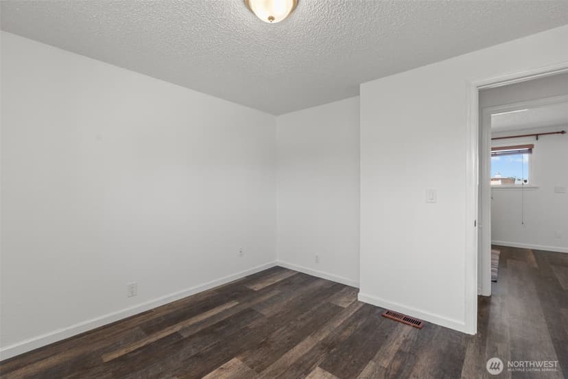 Property photo for 24527 36th Avenue S, Kent photo 23