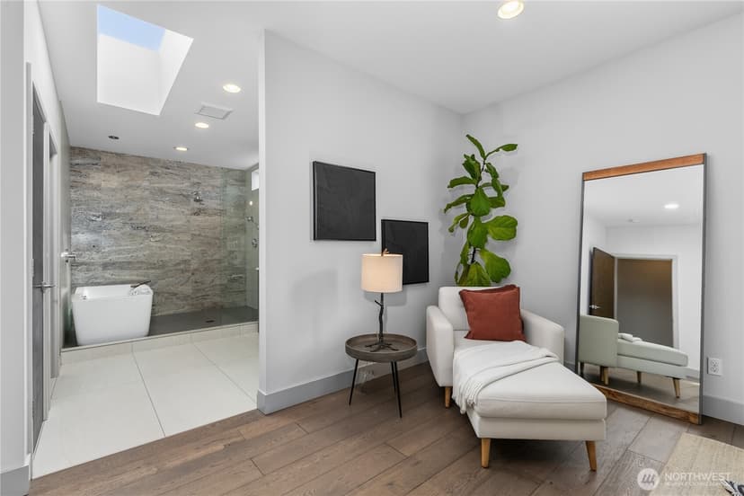 Property photo for 1313 4th Avenue W, Seattle photo 16