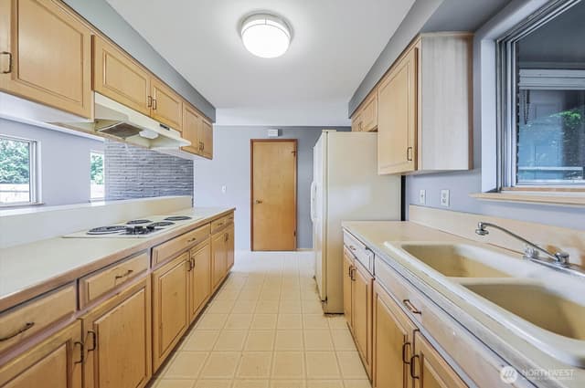 Property photo for 9015 Winona Street SW, Lakewood photo 5