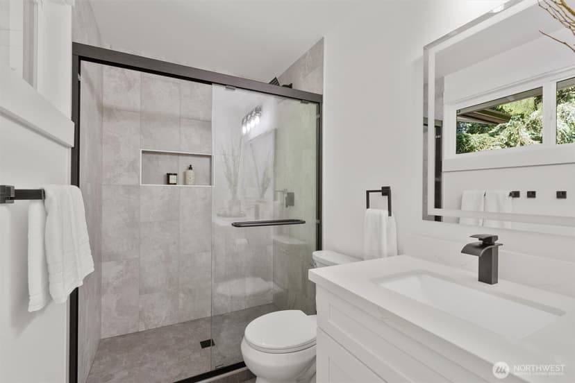 Property photo for 6126 189th Place SW, Lynnwood photo 19