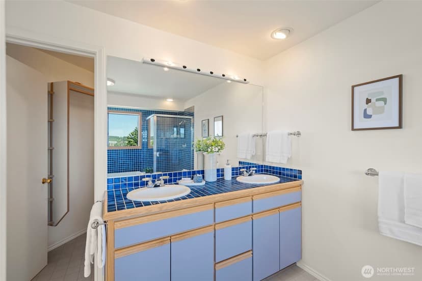 Property photo for 6121 NE 152nd Street, Kenmore photo 17