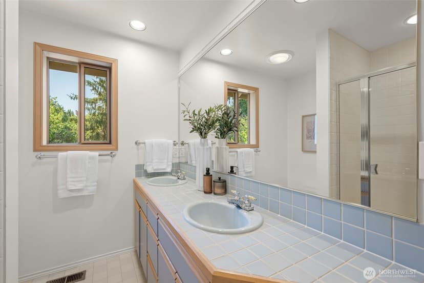 Property photo for 6121 NE 152nd Street, Kenmore photo 18