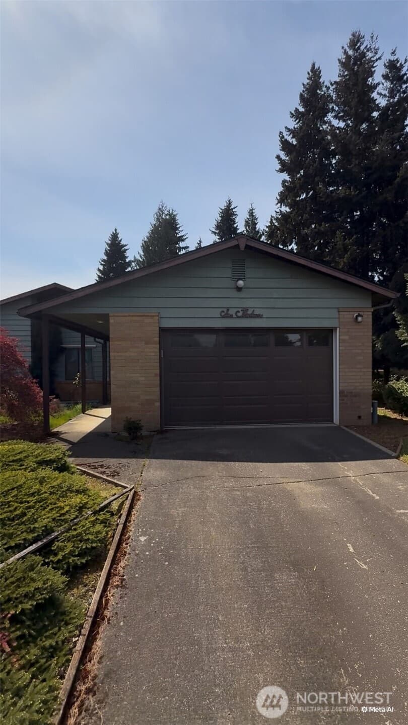 Property photo for 613 S 189th Street, Seattle