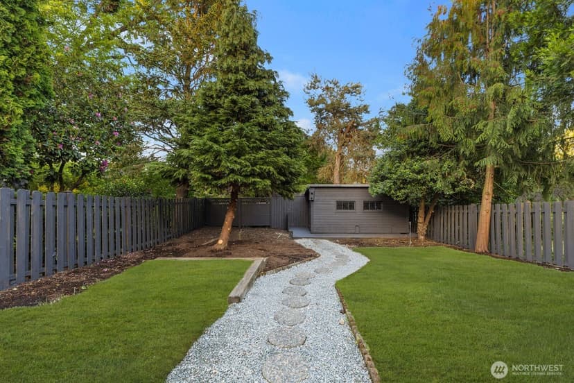 Property photo for 8216 Interlake Avenue N, Seattle photo 28