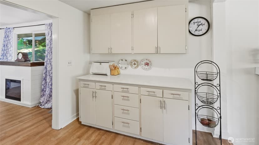 Property photo for 18427 Homeview Drive, Edmonds photo 11