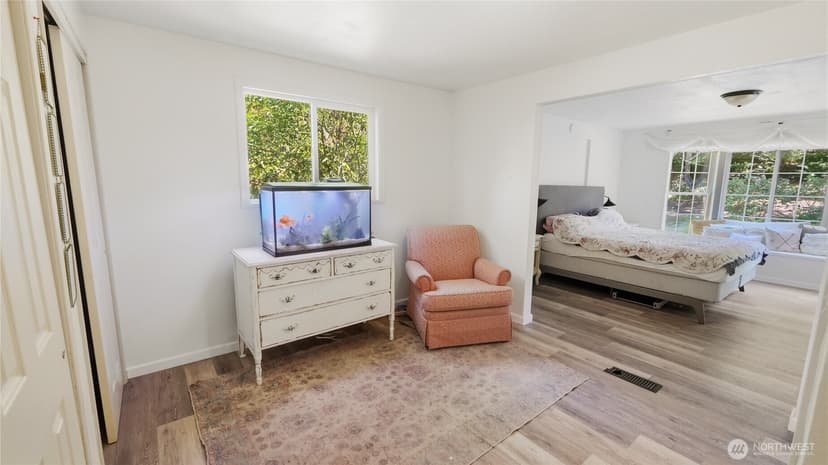 Property photo for 18427 Homeview Drive, Edmonds photo 14