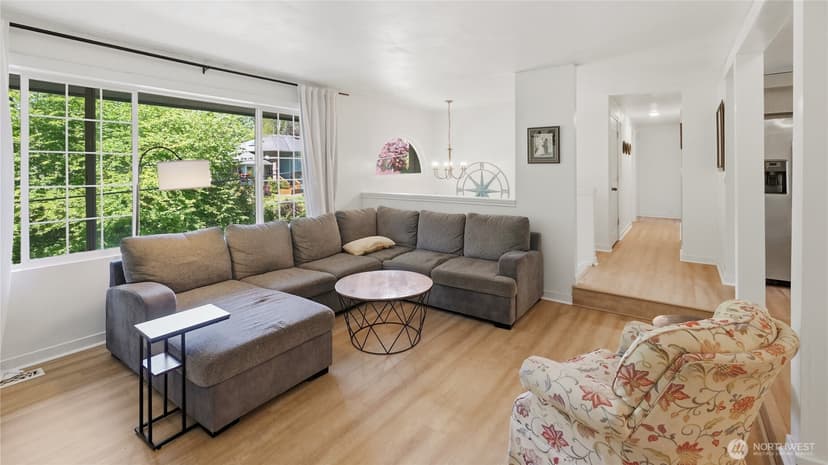 Property photo for 18427 Homeview Drive, Edmonds photo 6