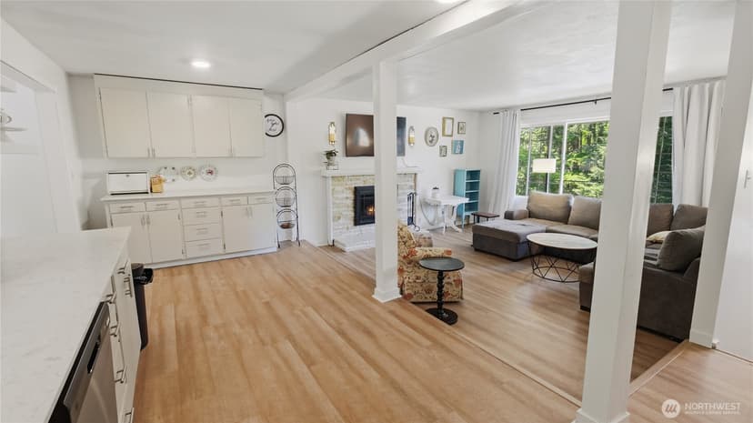 Property photo for 18427 Homeview Drive, Edmonds photo 10