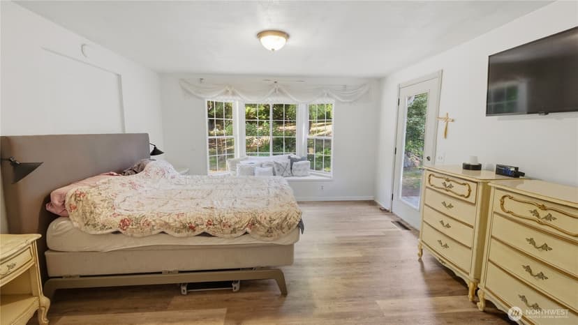 Property photo for 18427 Homeview Drive, Edmonds photo 15
