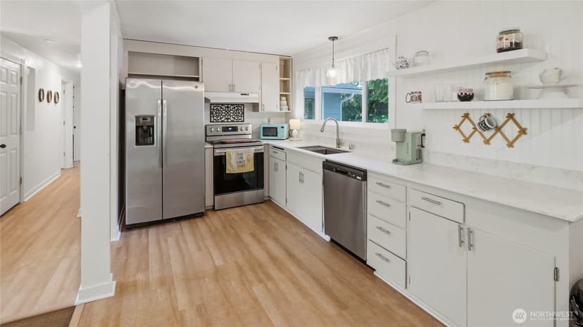 Property photo for 18427 Homeview Drive, Edmonds photo 8