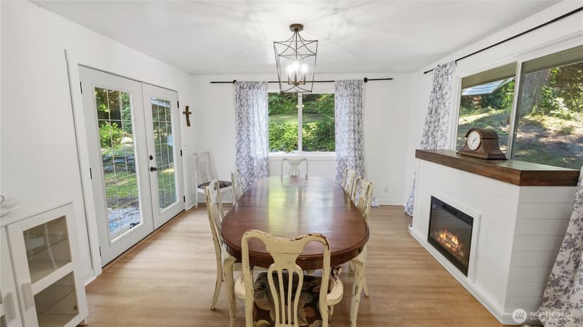 Property photo for 18427 Homeview Drive, Edmonds photo 12