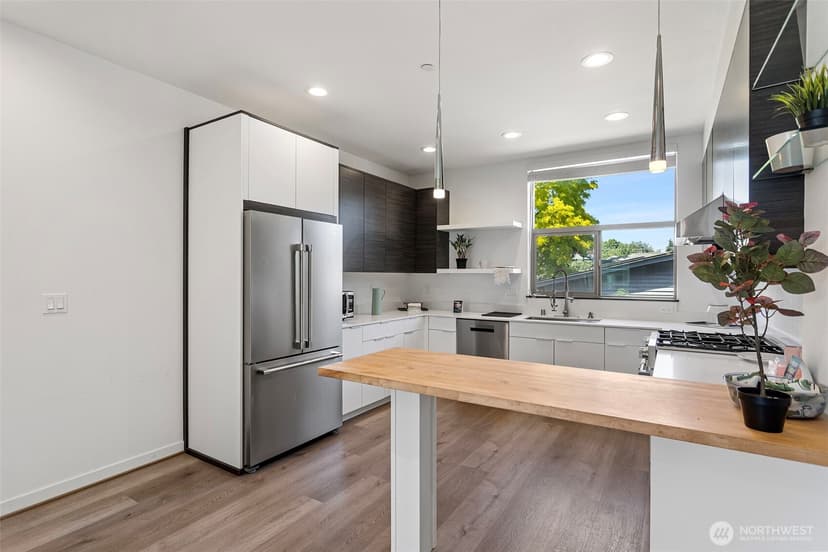 Property photo for 604 NW 77th Street #D, Seattle photo 13