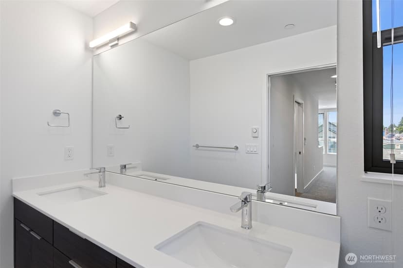 Property photo for 604 NW 77th Street #D, Seattle photo 28