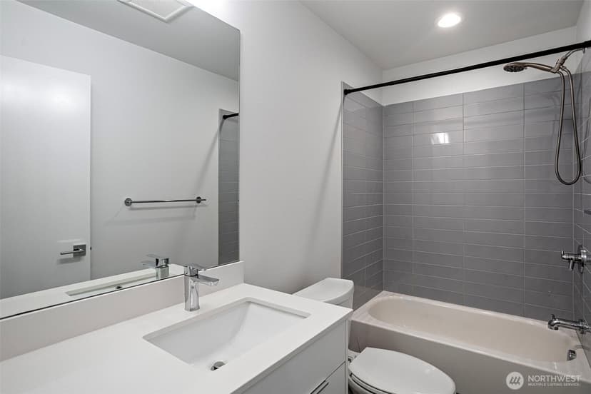 Property photo for 604 NW 77th Street #D, Seattle photo 11