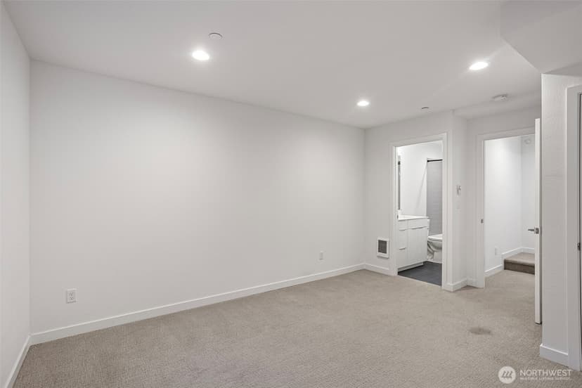 Property photo for 604 NW 77th Street #D, Seattle photo 10
