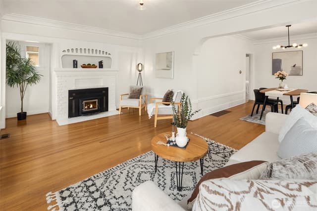 Property photo for 5215 Latona Avenue NE, Seattle photo 4