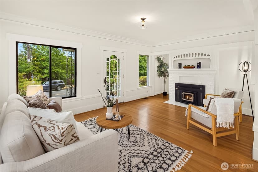 Property photo for 5215 Latona Avenue NE, Seattle photo 6