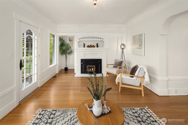 Property photo for 5215 Latona Avenue NE, Seattle photo 5