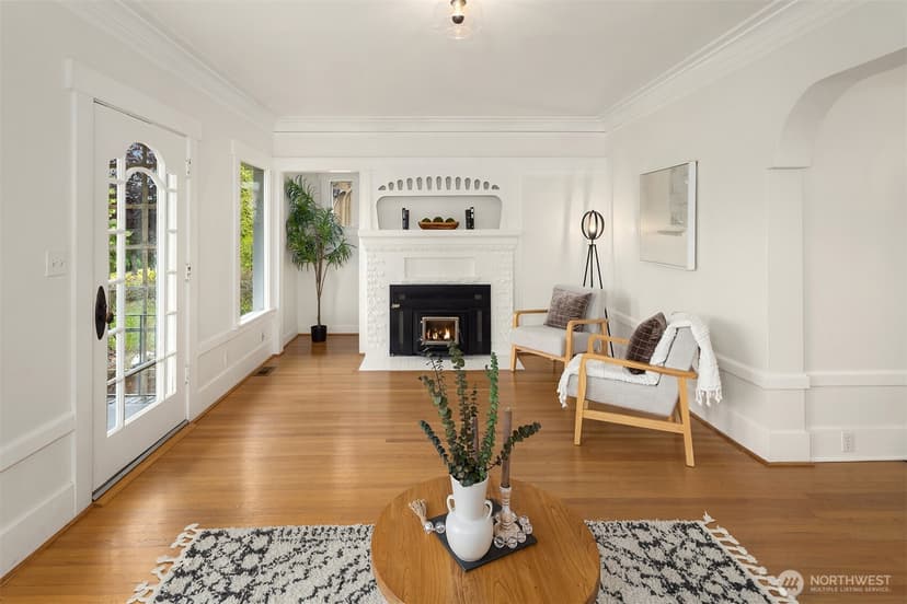 Property photo for 5215 Latona Avenue NE, Seattle photo 5