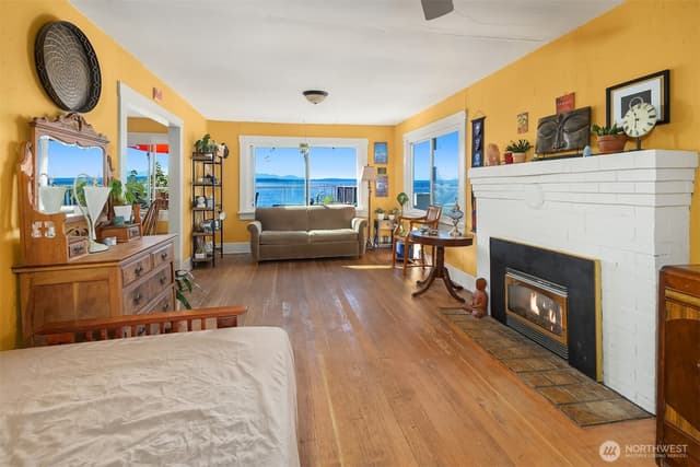 Property photo for 2115 Bonair Drive SW, Seattle photo 3