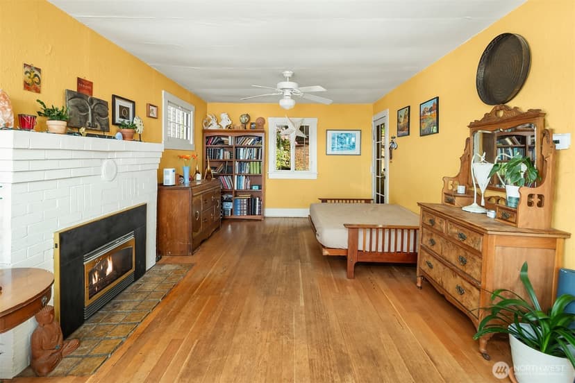 Property photo for 2115 Bonair Drive SW, Seattle photo 5