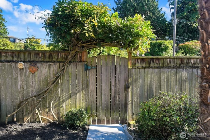 Property photo for 4631 48th Avenue S, Seattle photo 4
