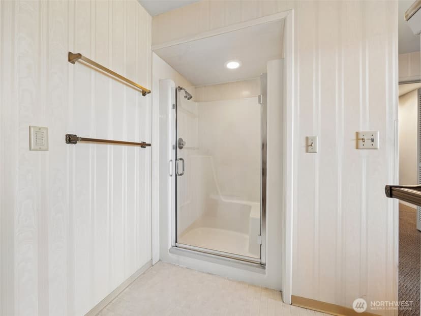 Property photo for 11122 46th Street E, Edgewood photo 13