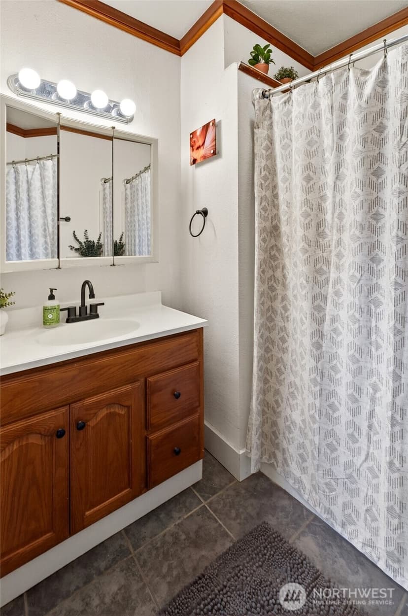 Property photo for 10920 47th Avenue SW, Lakewood photo 13