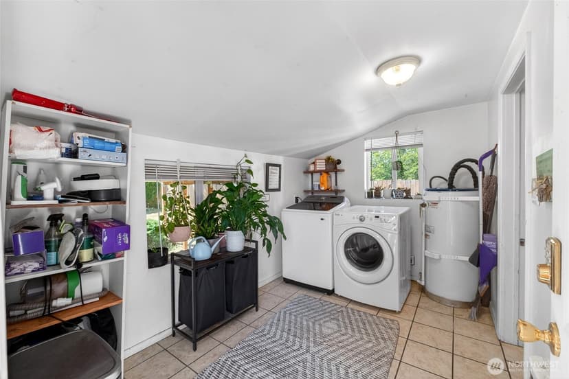 Property photo for 10920 47th Avenue SW, Lakewood photo 16
