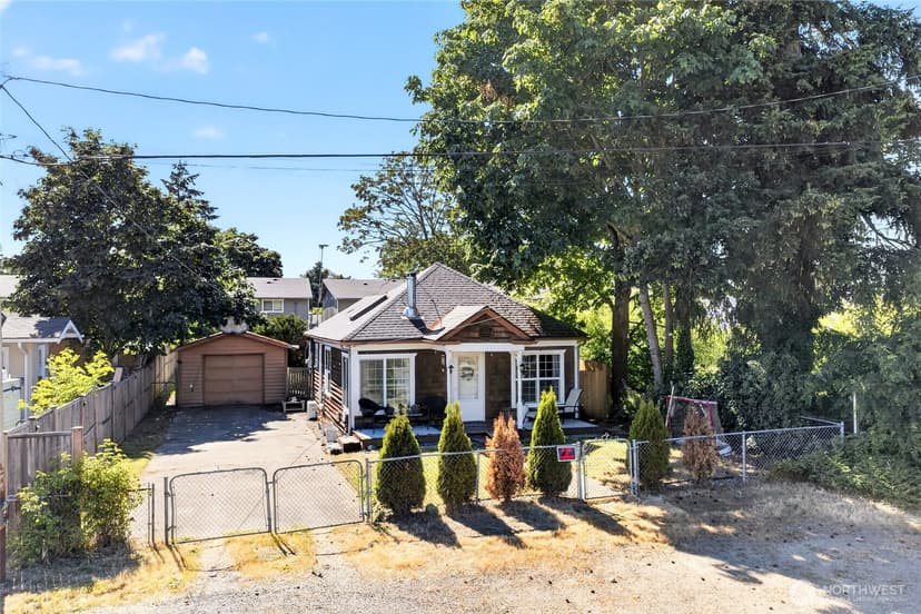Property photo for 10920 47th Avenue SW, Lakewood photo 2