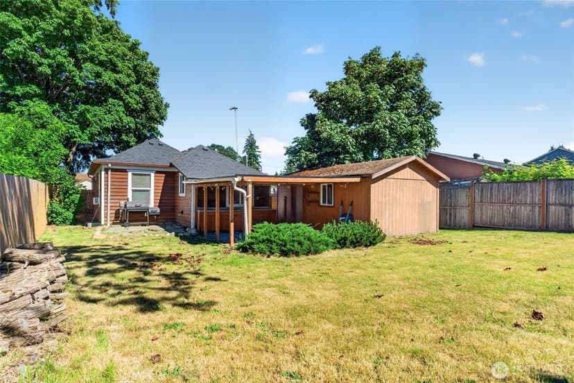 Property photo for 10920 47th Avenue SW, Lakewood photo 19