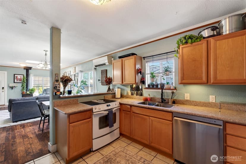 Property photo for 10920 47th Avenue SW, Lakewood photo 10
