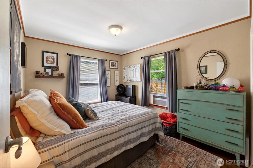 Property photo for 10920 47th Avenue SW, Lakewood photo 12