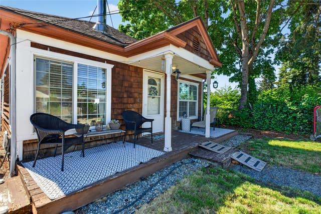 Property photo for 10920 47th Avenue SW, Lakewood photo 3