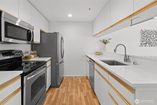 Property photo for 2600 2nd Avenue #302, Seattle photo 5
