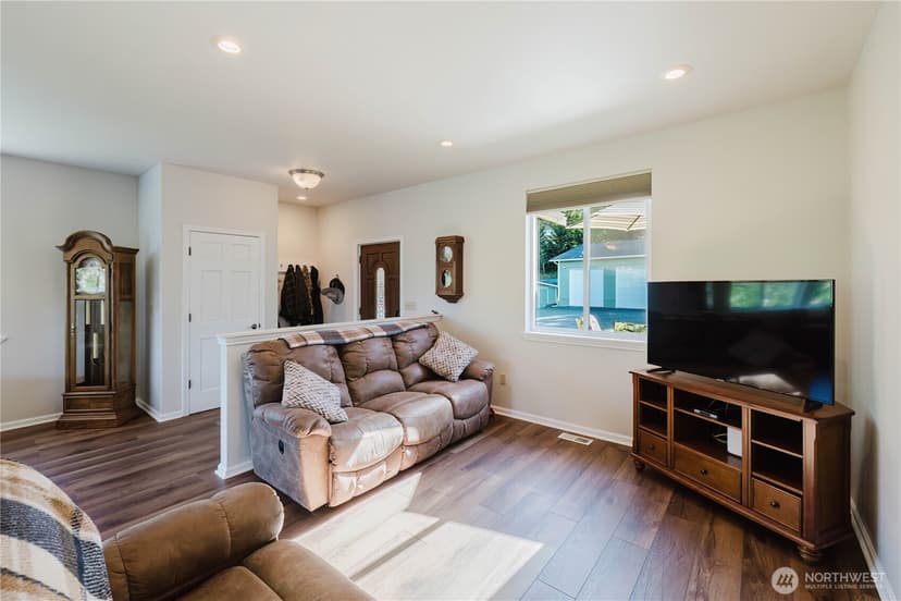 Property photo for 235 NW Bunker Hill Ln W, Bremerton photo 6