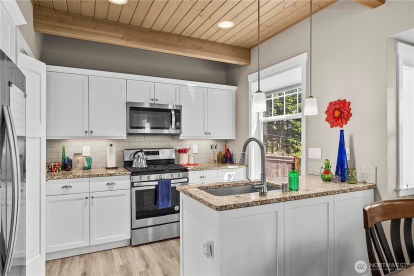 Property photo for 31024 6th Lane SW, Federal Way photo 12