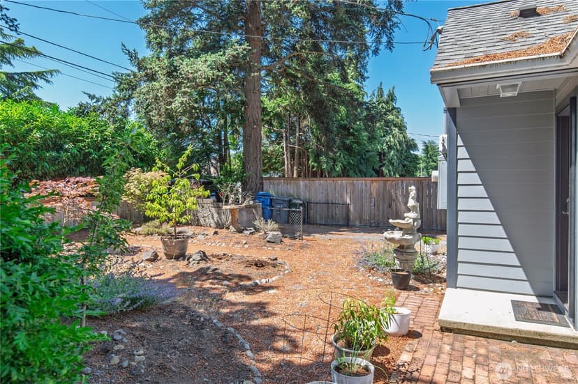 Property photo for 9111 Newgrove Avenue SW, Lakewood photo 18