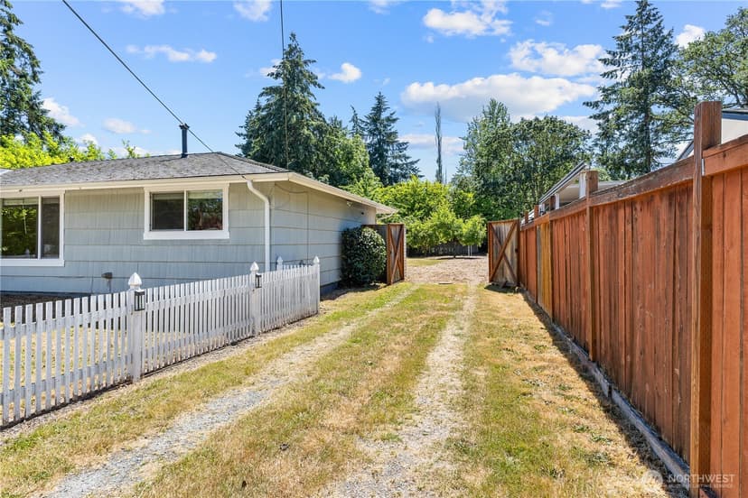 Property photo for 11510 Military Road SW, Lakewood photo 19