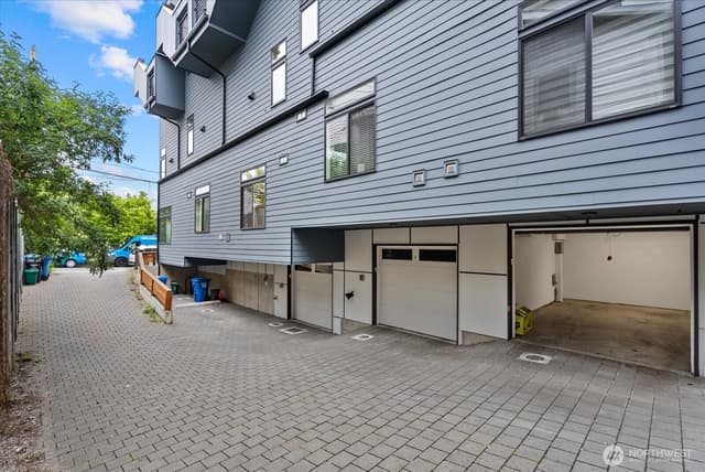 Property photo for 966 N Allen Place, Seattle photo 2