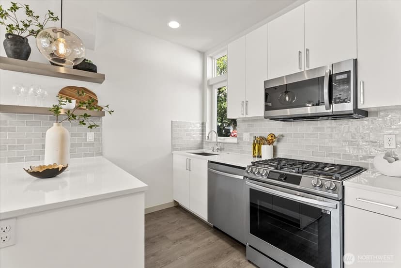 Property photo for 966 N Allen Place, Seattle photo 16