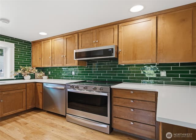 Property photo for 227 24th Avenue E #B, Seattle photo 3