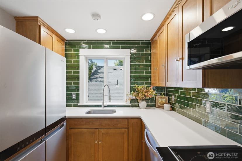 Property photo for 227 24th Avenue E #B, Seattle photo 8