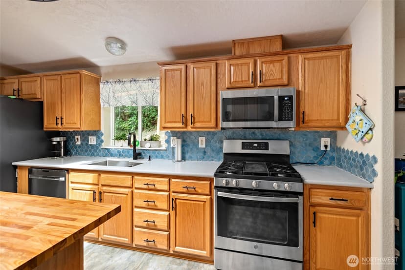 Property photo for 5220 Lakeside Drive, Langley photo 14
