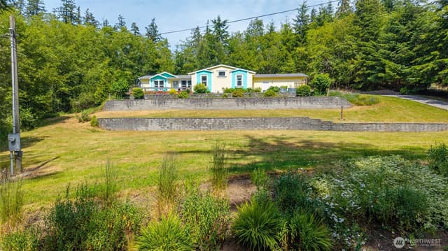 Property photo for 5220 Lakeside Drive, Langley photo 4