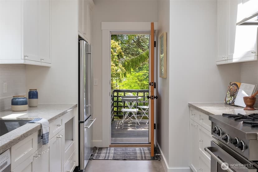 Property photo for 2537 2nd Avenue W, Seattle photo 13